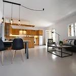 Amazing 2 Bedroom Overlooking The Marina Of *
