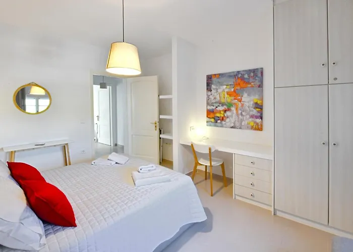 Amazing 2 Bedroom Overlooking The Marina Of Lejlighed