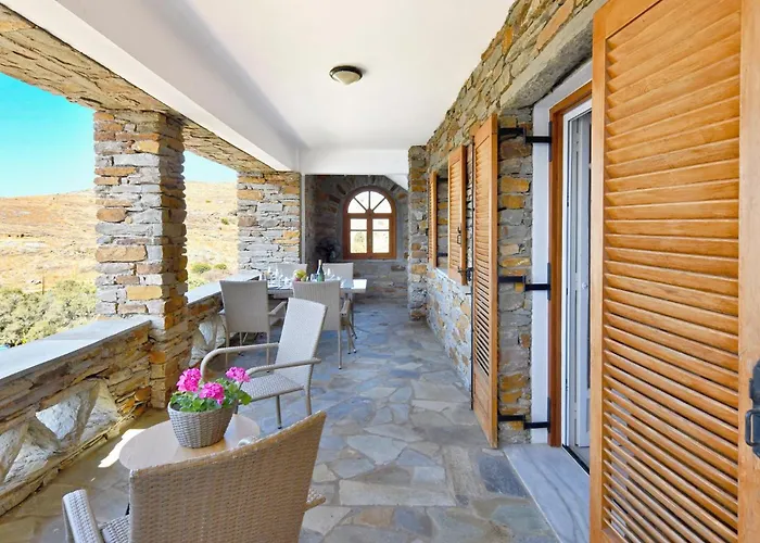 Amazing 2 Bedroom Overlooking The Marina Of Lejlighed Vourkárion