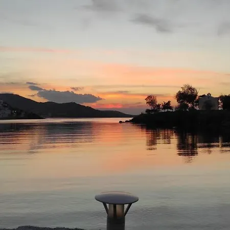Apartament Amazing 2 Bedroom Overlooking The Marina Of *