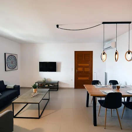 Amazing 2 Bedroom Overlooking The Marina Of Apartment *
