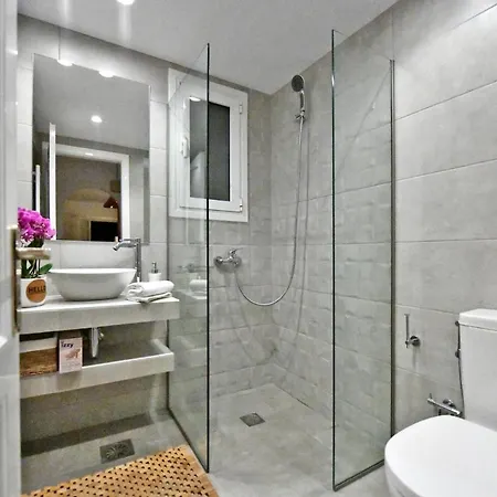 Amazing 2 Bedroom Overlooking The Marina Of Vourkárion