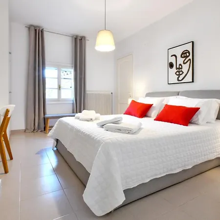 Amazing 2 Bedroom Overlooking The Marina Of Apartament Vourkárion