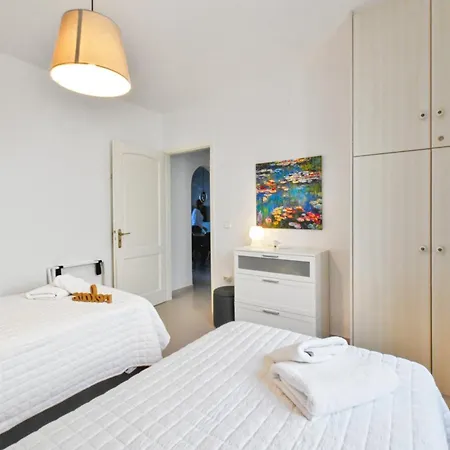 Apartament Amazing 2 Bedroom Overlooking The Marina Of