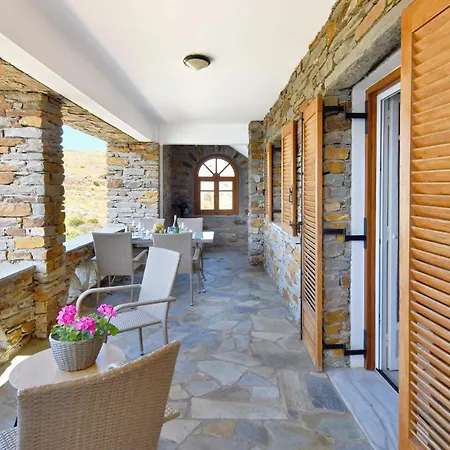 Amazing 2 Bedroom Overlooking The Marina Of Apartment Vourkari