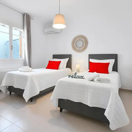 Amazing 2 Bedroom Overlooking The Marina Of Apartament Vourkárion